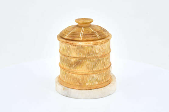 Rom. Small alabaster Pantheon with lid - photo 4
