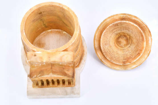 Rom. Small alabaster Pantheon with lid - photo 6