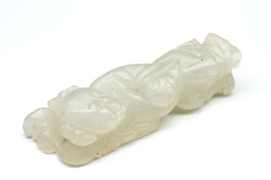 A PALE CELADON JADE FIGURE OF A BOY MING DYNASTY (1368-1644) - photo 3