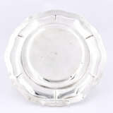 Paris. Large, round silver platter with cross band decor and engraved coat of arms - photo 3