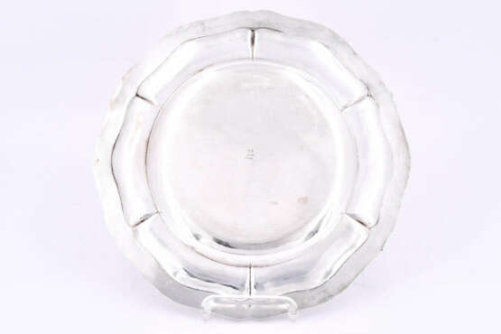 Paris. Large silver platter with cross band decor and engraved coat of arms - Foto 2
