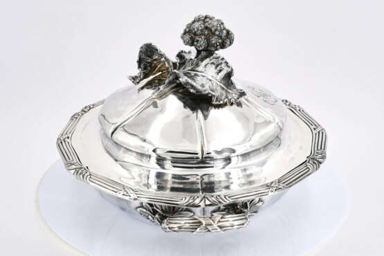Paris. Round lidded silver bowl with knob in the shape of a large cauliflower - photo 6