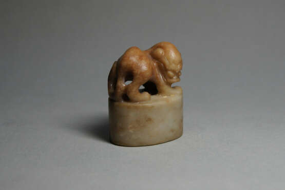 A JADE MYTHICAL BEAST SEAL MING DYNASTY (1368-1644) - photo 2