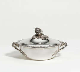 Lidded silver bowl with artichoke knob and seashell decor