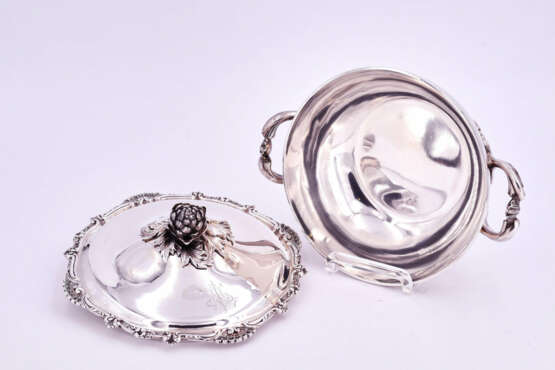 Paris. Lidded silver bowl with artichoke knob and seashell decor - photo 2