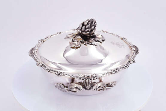 Paris. Lidded silver bowl with artichoke knob and seashell decor - Foto 7