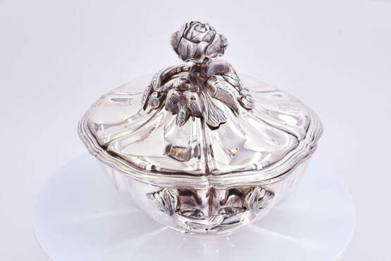 Paris. Lidded silver bowl with knob made of various vegetables - Foto 5