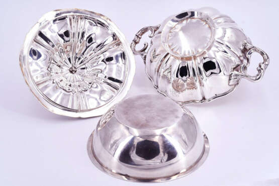 Paris. Lidded silver bowl with knob made of various vegetables - Foto 8