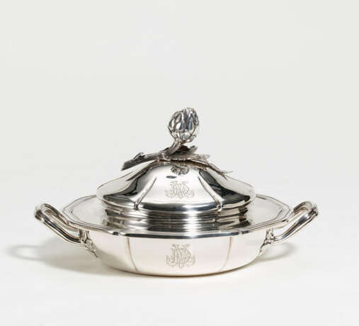 Paris. Flat lidded silver bowl with artichoke knob - photo 1