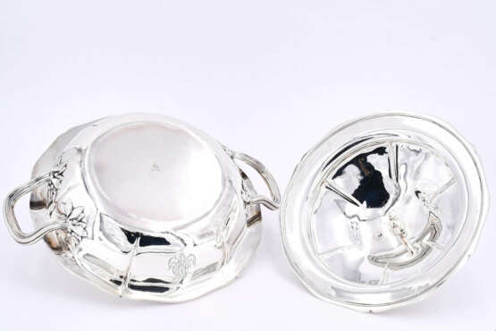 Paris. Flat lidded silver bowl with artichoke knob - photo 3