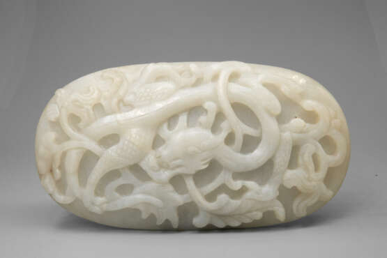 A PALE CELADON JADE DRAGON PLAQUE MING DYNASTY (1368-1644) - photo 1