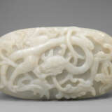 A PALE CELADON JADE DRAGON PLAQUE MING DYNASTY (1368-1644) - photo 1