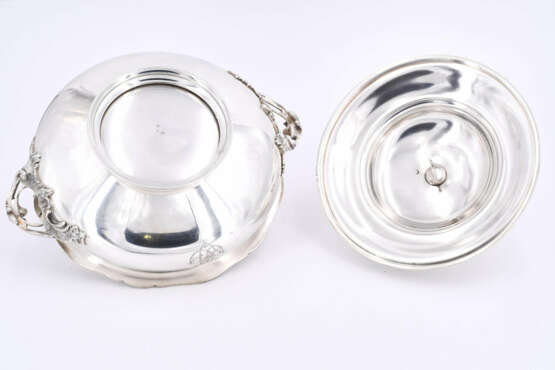 Paris. Lidded silver bowl with rocaille handle - photo 3