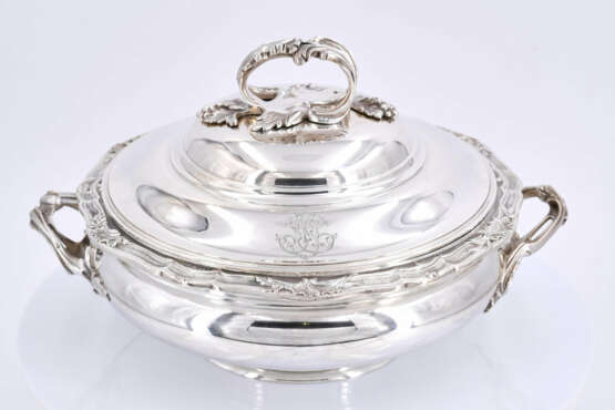 Paris. Lidded silver bowl with rocaille handle - photo 4