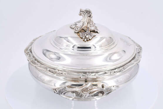 Paris. Lidded silver bowl with rocaille handle - photo 7