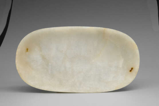 A PALE CELADON JADE DRAGON PLAQUE MING DYNASTY (1368-1644) - Foto 3