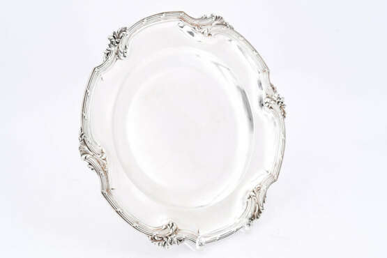 Paris. Round silver platter with scalloped rim and leaf decor - photo 2