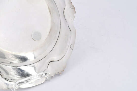 Paris. Round silver platter with scalloped rim and leaf decor - Foto 4