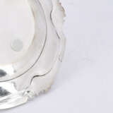 Paris. Round silver platter with scalloped rim and leaf decor - photo 4