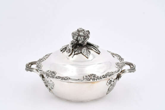 France. Lidded silver bowl with handle in the shape of a large cauliflower - фото 4