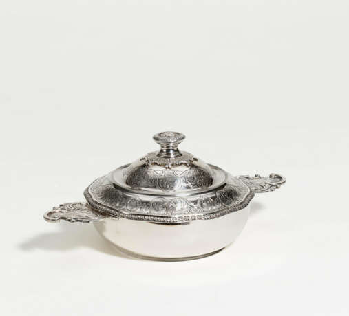 Paris. Silver lidded bowl with ornamental decor - photo 1