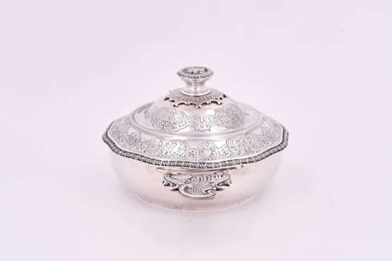 Paris. Silver lidded bowl with ornamental decor - фото 3