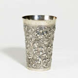 Hamburg. Silver beaker with acanthus vines and blossoms - фото 1