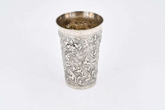 Hamburg. Silver beaker with acanthus vines and blossoms - фото 4