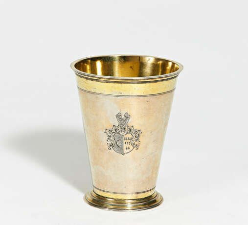 Riga. Conical, partially gilt silver beaker with gilt interior and engraved coat of arms of the von Stryk family - photo 1