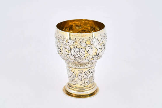 Nuremberg. Partially gilt silver chalice with gilt interior and flower tendril decor - photo 5