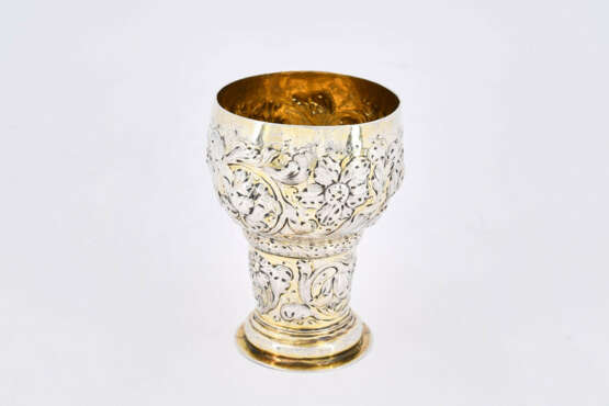 Nuremberg. Partially gilt silver chalice with gilt interior and flower tendril decor - photo 6