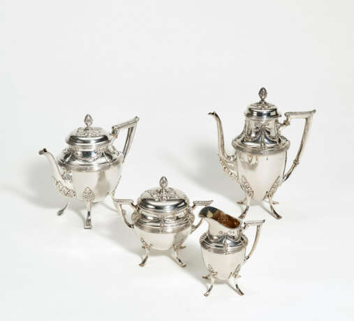 Bremen. Four Piece silver coffee and tea service with ribbon and festoon decor - фото 1