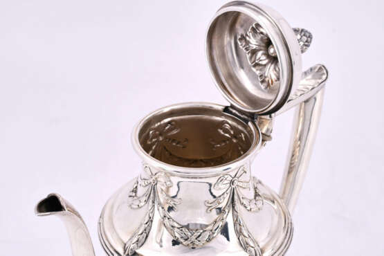 Bremen. Four Piece silver coffee and tea service with ribbon and festoon decor - photo 4