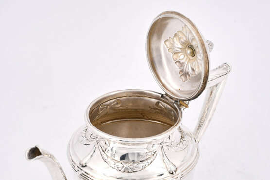 Bremen. Four Piece silver coffee and tea service with ribbon and festoon decor - photo 13