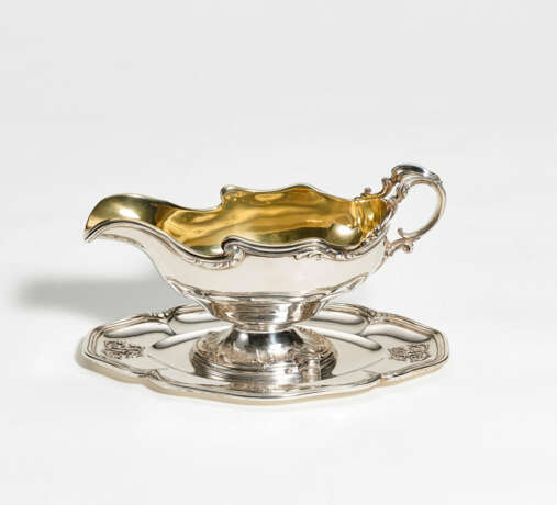 Paris. Silver gravy boat with gilt interior on fixed saucer style Rococo - photo 1