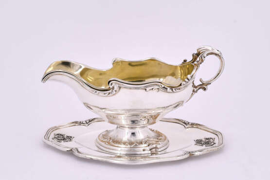 Paris. Silver gravy boat with gilt interior on fixed saucer style Rococo - фото 2