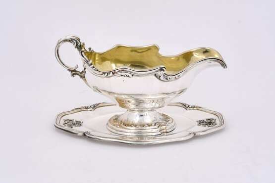 Paris. Silver gravy boat with gilt interior on fixed saucer style Rococo - фото 4