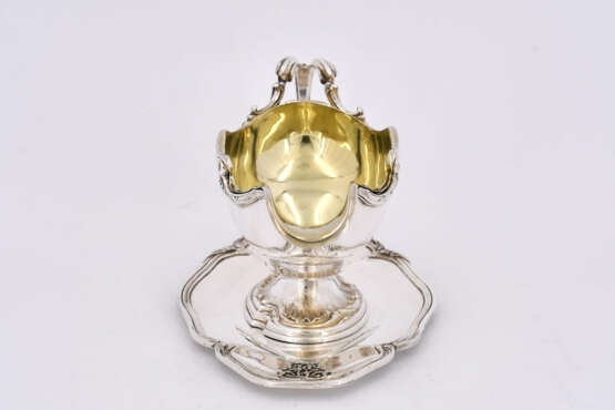 Paris. Silver gravy boat with gilt interior on fixed saucer style Rococo - photo 5