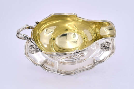 Paris. Silver gravy boat with gilt interior on fixed saucer style Rococo - photo 6