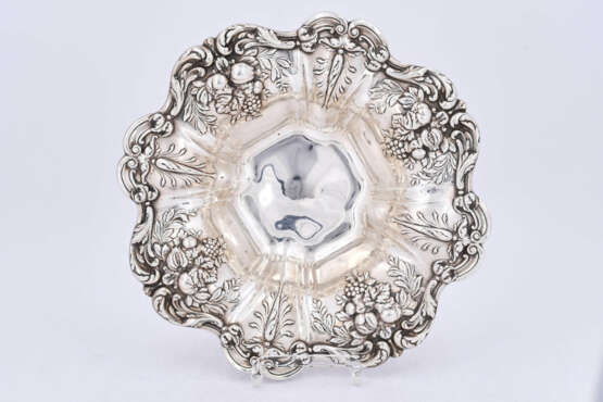 Taunton. Massachusetts. Silver serving bowl with grapes and pomegranates - photo 2