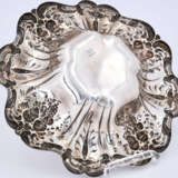 Taunton. Massachusetts. Silver serving bowl with grapes and pomegranates - Foto 4