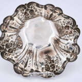 Taunton. Massachusetts. Silver serving bowl with grapes and pomegranates - photo 5