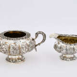 London. Three-piece George IV silver tea service with splendid grape and flower decoration - photo 4