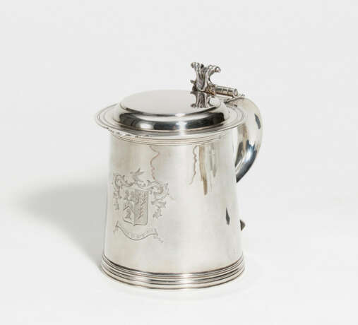London. Silver tankard with crest of arms - Foto 1