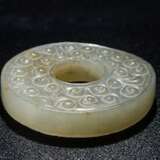 A GRAIN PATTERN JADE BI THE WARRING STATED PERIOD (476-221BC) - photo 2