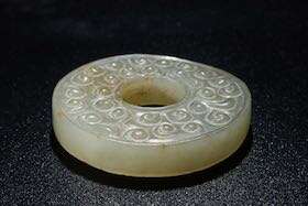 A GRAIN PATTERN JADE BI THE WARRING STATED PERIOD (476-221BC) - photo 2