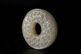 A GRAIN PATTERN JADE BI THE WARRING STATED PERIOD (476-221BC) - photo 3