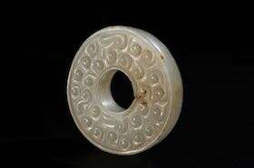 A GRAIN PATTERN JADE BI THE WARRING STATED PERIOD (476-221BC) - photo 4