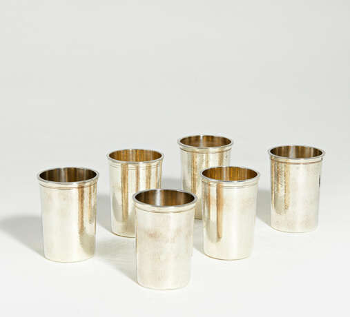 Zurich. Set of 6 sturdy, martellated silver cups - Foto 1