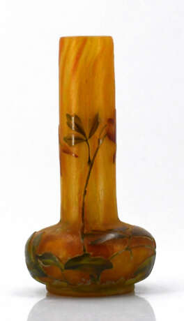 Daum Frères. Glass vase with "bleeding hearts" - фото 2